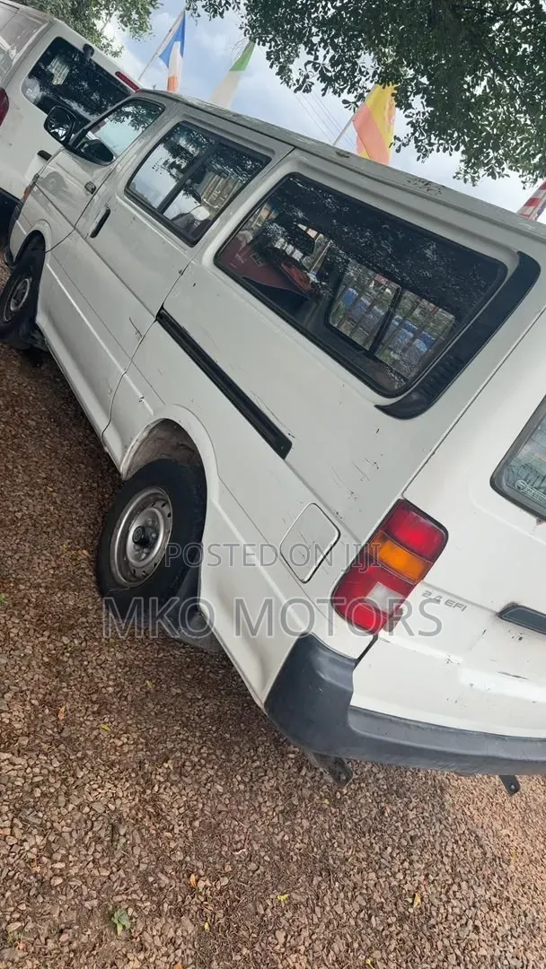 Toyota HiAce 1998 White