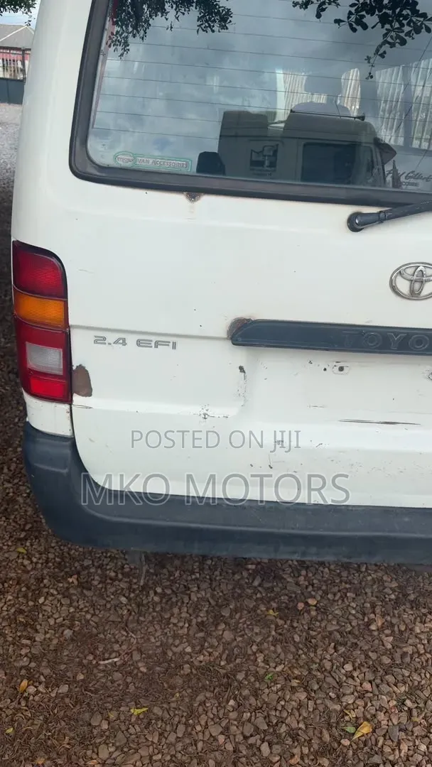 Toyota HiAce 1998 White