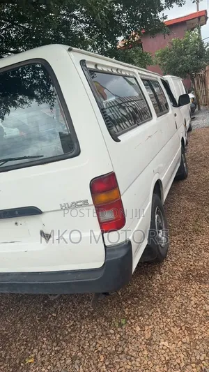 Toyota HiAce 1998 White