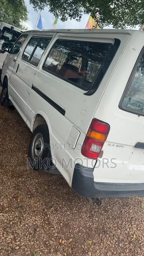 Toyota HiAce 1998 White
