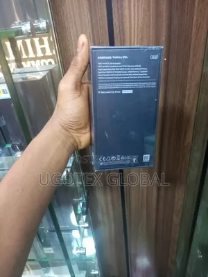 New Samsung Galaxy S10e 128 GB Black