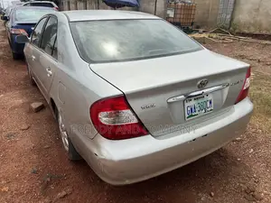 Toyota Camry LE 4dr Sedan (2.4L 4cyl 5M) 2003 Silver