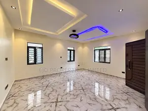 2bdrm Apartment in Lekki Phase 2 for rent