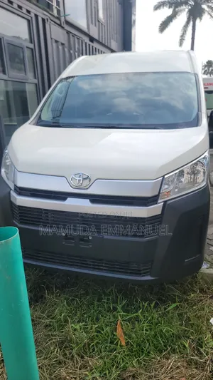 Toyota Grand HiAce 2002 White
