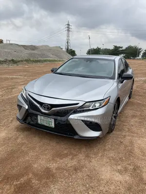 Toyota Camry 2018 Silver