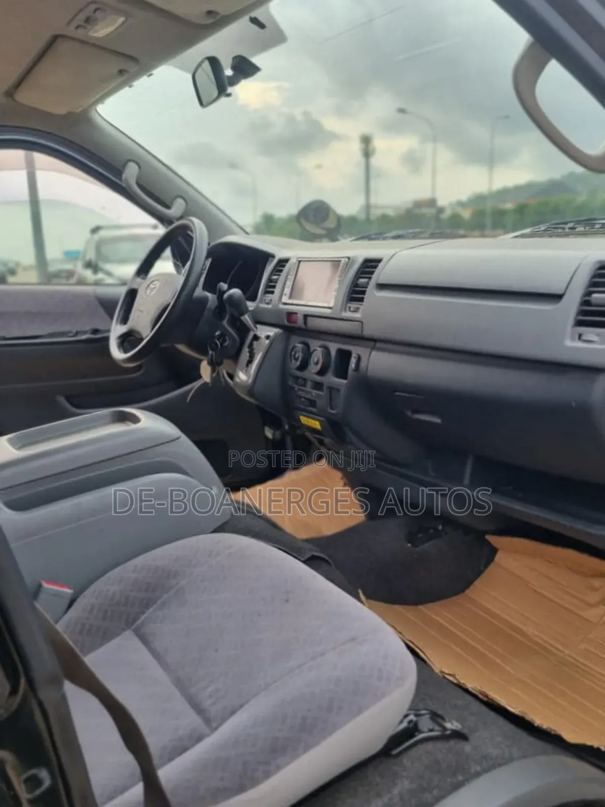 Toyota HiAce 2015 Black