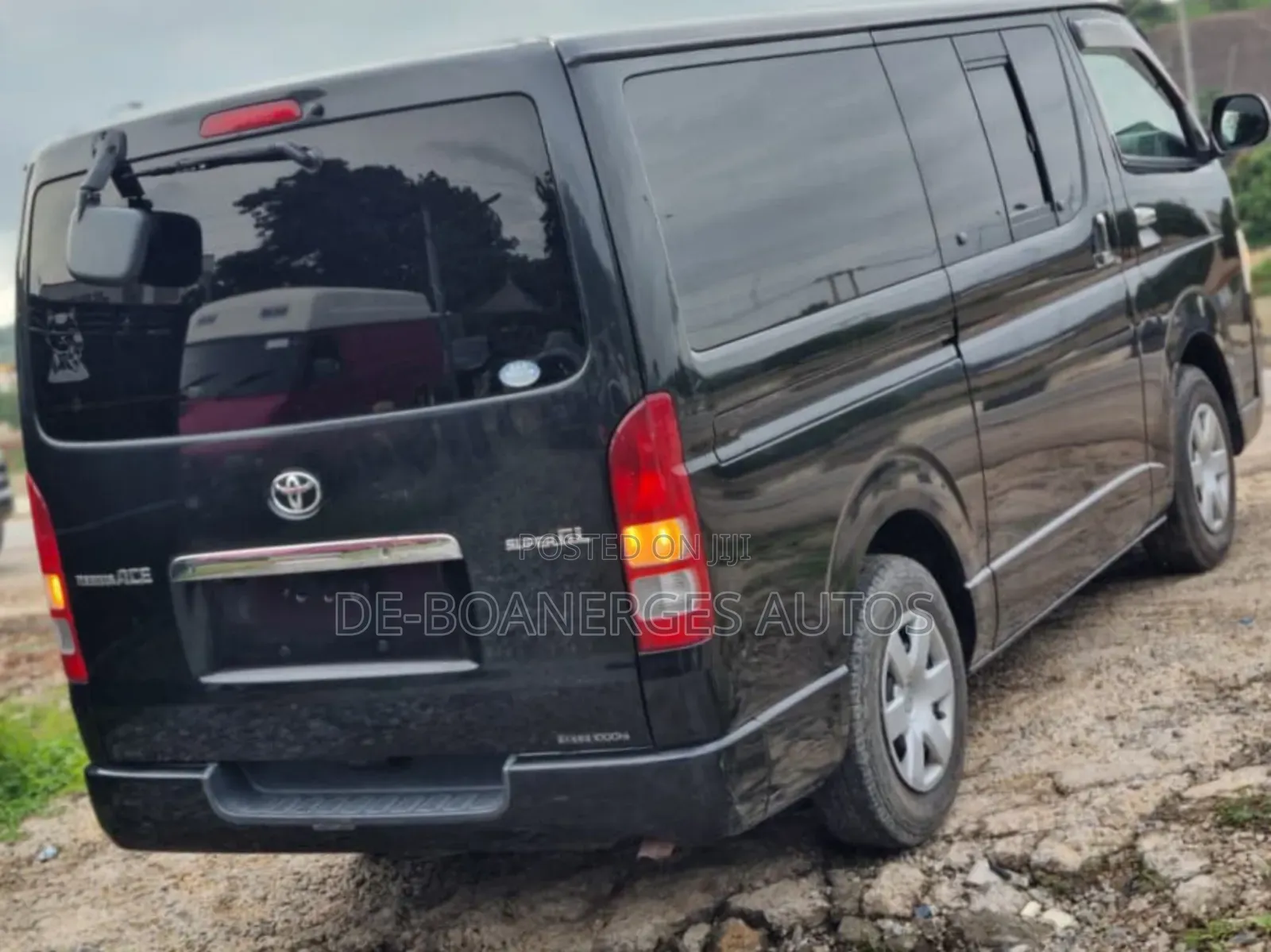 Toyota HiAce 2015 Black