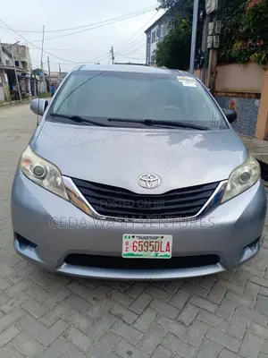 Toyota Sienna LE AWD 7-Passenger 2013 Gray