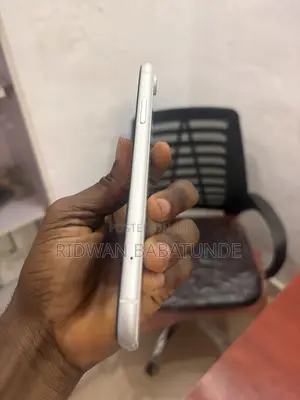 Apple iPhone XR 128 GB White
