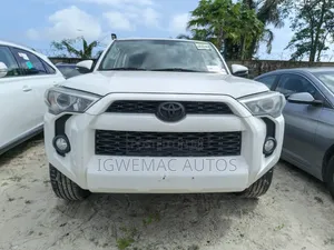 Toyota 4-Runner SR5 Premium 4dr 4x2 (4.0L 6cyl 5A) 2016 White