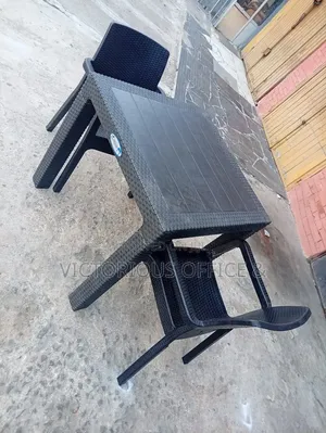 Exquisite Strong Rattan Plastic 4 Chairs and Table