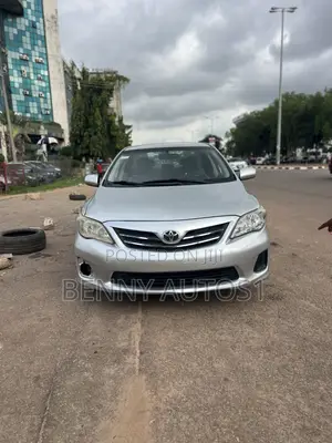 Toyota Corolla LE 4dr Sedan (1.8L 4cyl 4A) 2013 Silver