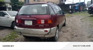Toyota Picnic 2.0 FWD 2003 Red