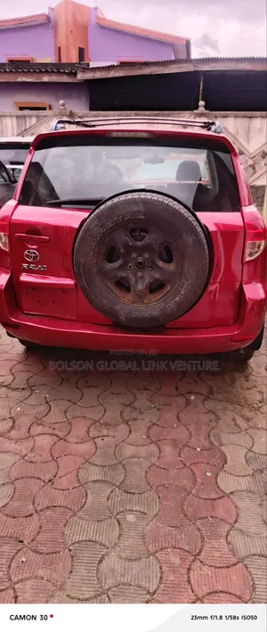 Toyota RAV4 1.8 2007 Red