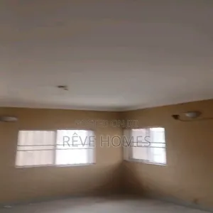 4bdrm Duplex in Millenuim/UPS for rent