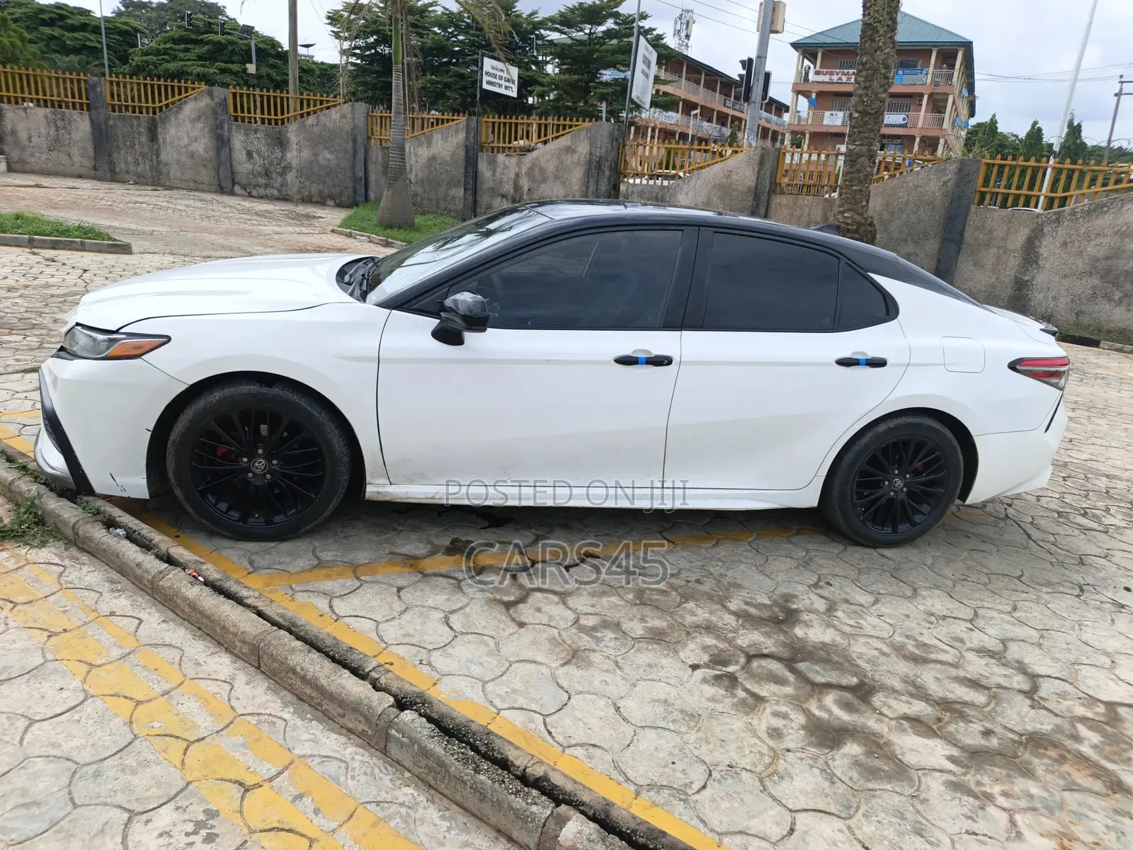 Toyota Camry 2019 White