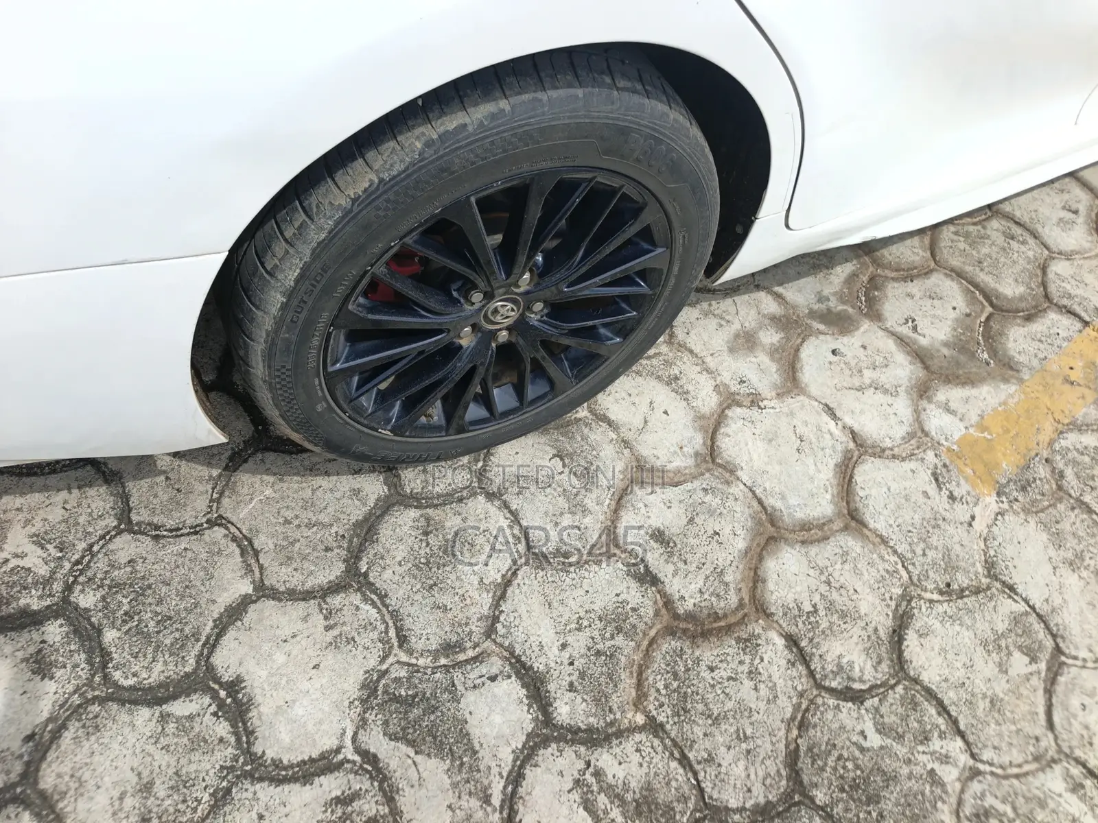Toyota Camry 2019 White