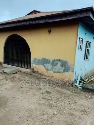 5bdrm Bungalow in Madu Street, Ado-Odo/Ota for sale