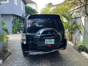 Mitsubishi Pajero 2015 Gray