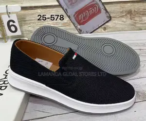 Minimalist Knitted Slip-on Casual Shoes in Black