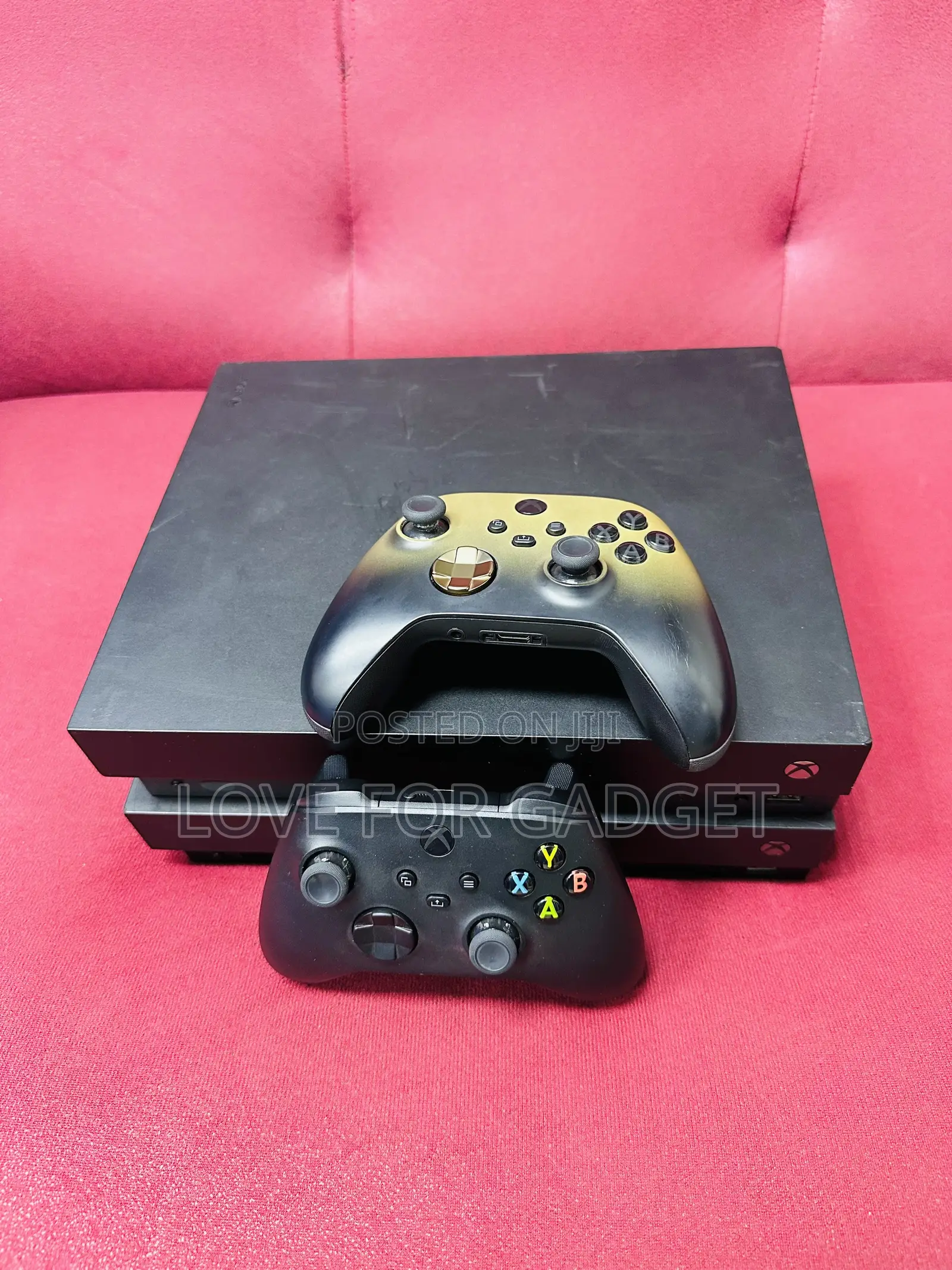 XBOX ONE X With One Controller