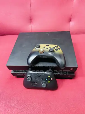 XBOX ONE X With One Controller