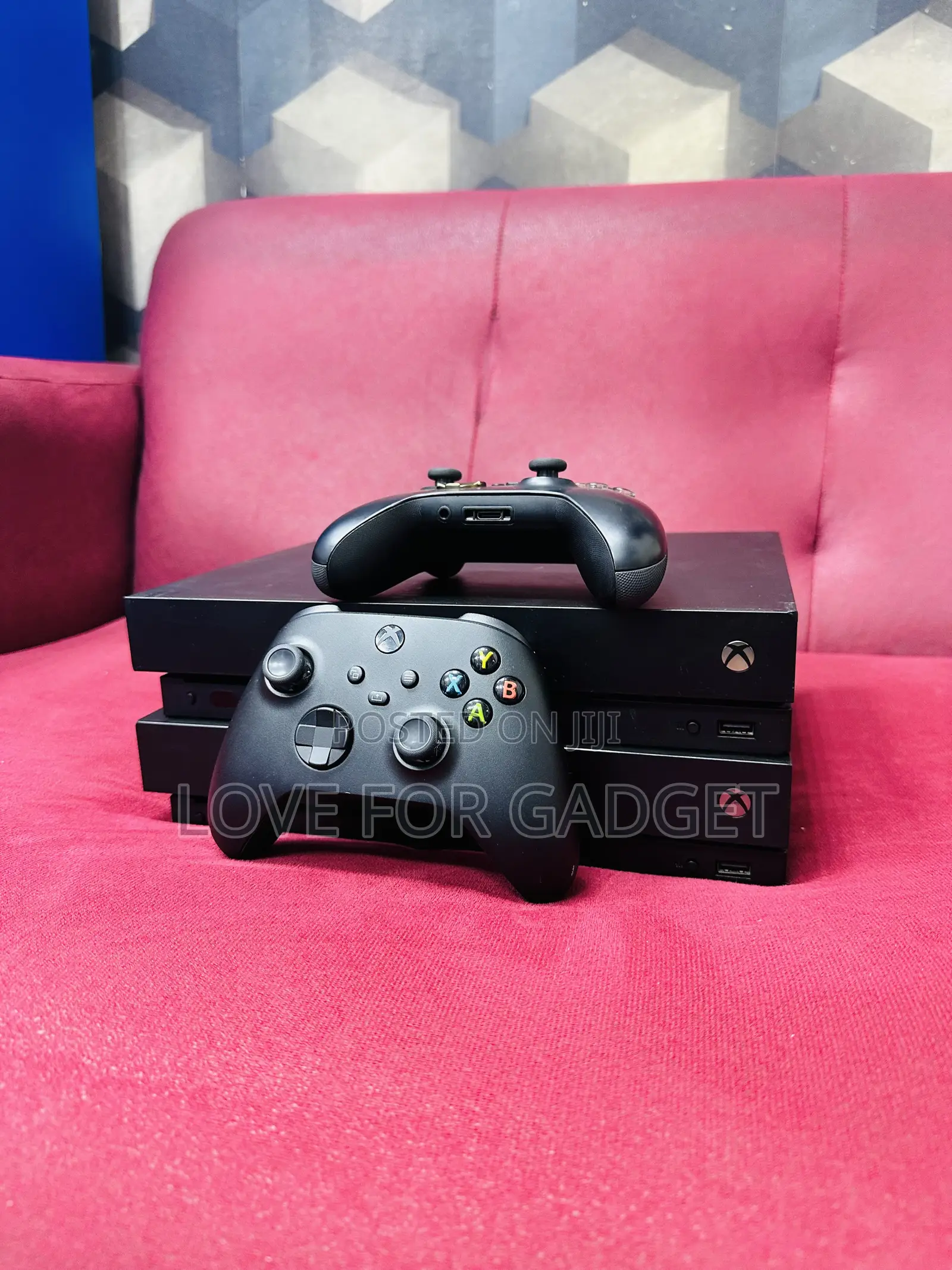 XBOX ONE X With One Controller