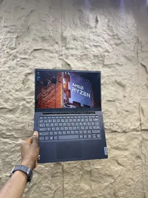 Laptop Lenovo V14 G4 IRU 8GB AMD Ryzen 3 HDD+SSD 256GB