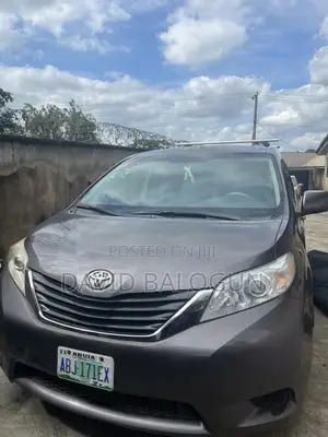 Toyota Sienna XLE 8 Passenger 2012 Gray