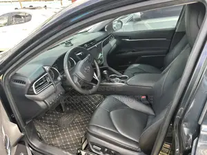 Toyota Camry XLE FWD 2020 Black