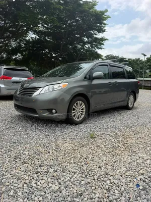 Toyota Sienna XLE AWD 7-Passenger 2013 Green