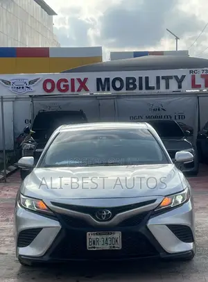 Toyota Camry 2017 Silver