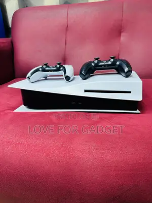 PS5 Fat, With 2 Contorlller and 11 Lisenced Games Including FC 26