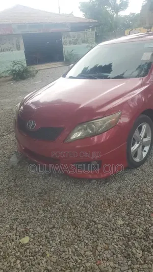 Toyota Camry LE 4dr Sedan (2.5L 4cyl 6A) 2011 Red