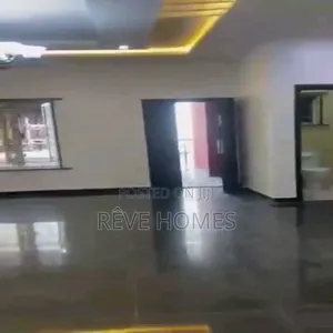3bdrm Block of Flats in Millenuim/UPS for rent
