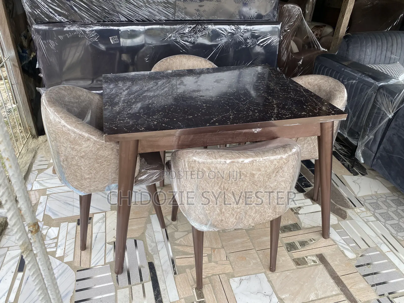 4 Seater Dinning Set