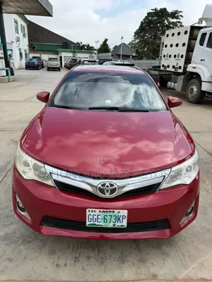 Toyota Camry XLE 4dr Sedan (2.5L 4cyl 6A) 2013 Red