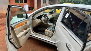 Toyota Avalon 2010 White