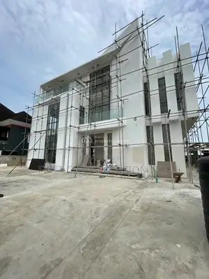 5bdrm Mansion in Pinnock Beach Estate, Osapa london for sale