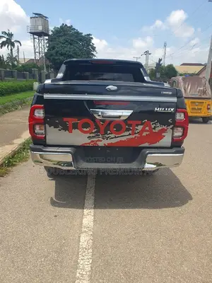 Toyota Hilux 2012 Black