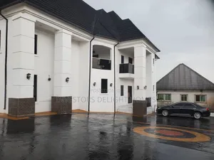 7bdrm Duplex in Oshimili North for sale