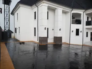 7bdrm Duplex in Oshimili North for sale