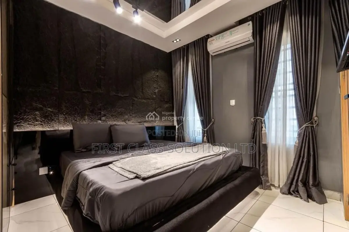Alexa One Bedroom Apartment With PS5 and Ceiling Mirror