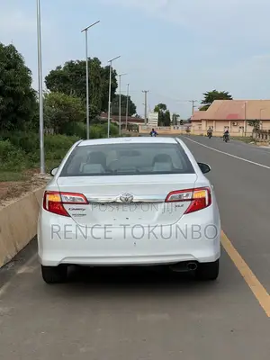Toyota Camry XLE 4dr Sedan (3.5L 6cyl 6A) 2014 White