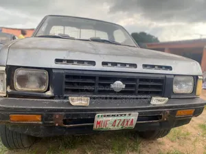Nissan Pick-Up 2004 Gray