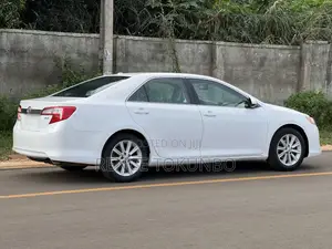 Toyota Camry XLE 4dr Sedan (3.5L 6cyl 6A) 2014 White