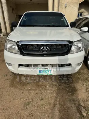 Toyota Hilux 2010 White