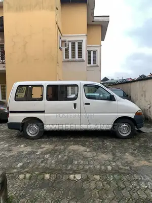 Toyota HiAce 2002 White