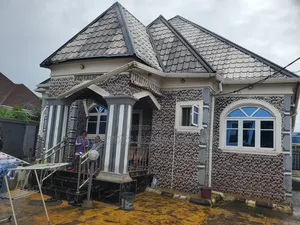 3bdrm Bungalow in Oshimili North for sale