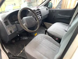 Toyota HiAce 2002 White